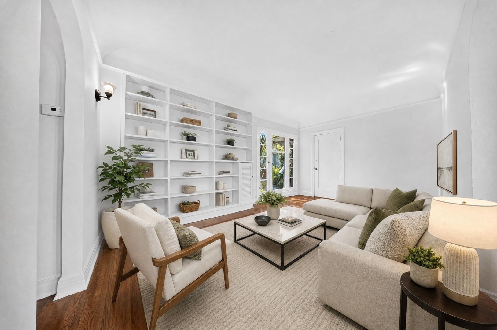 West Hollywood Apartment: 1002 Sweetzer Ave.