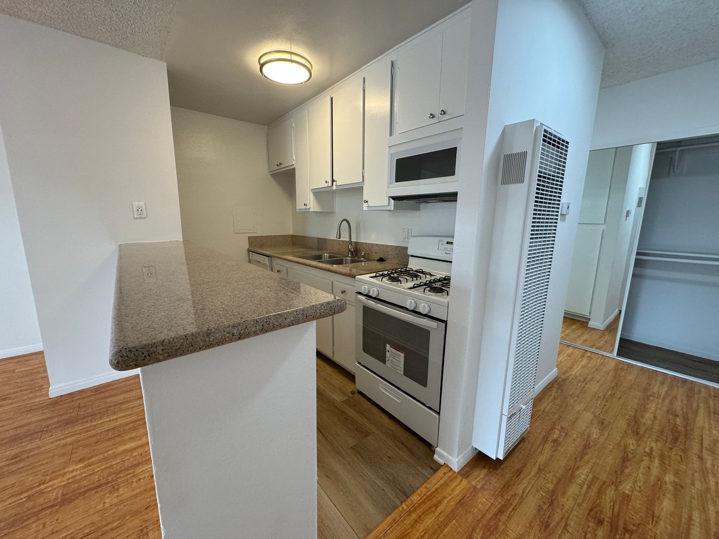 North Hollywood Apartment: 6736 Cleon Ave.
