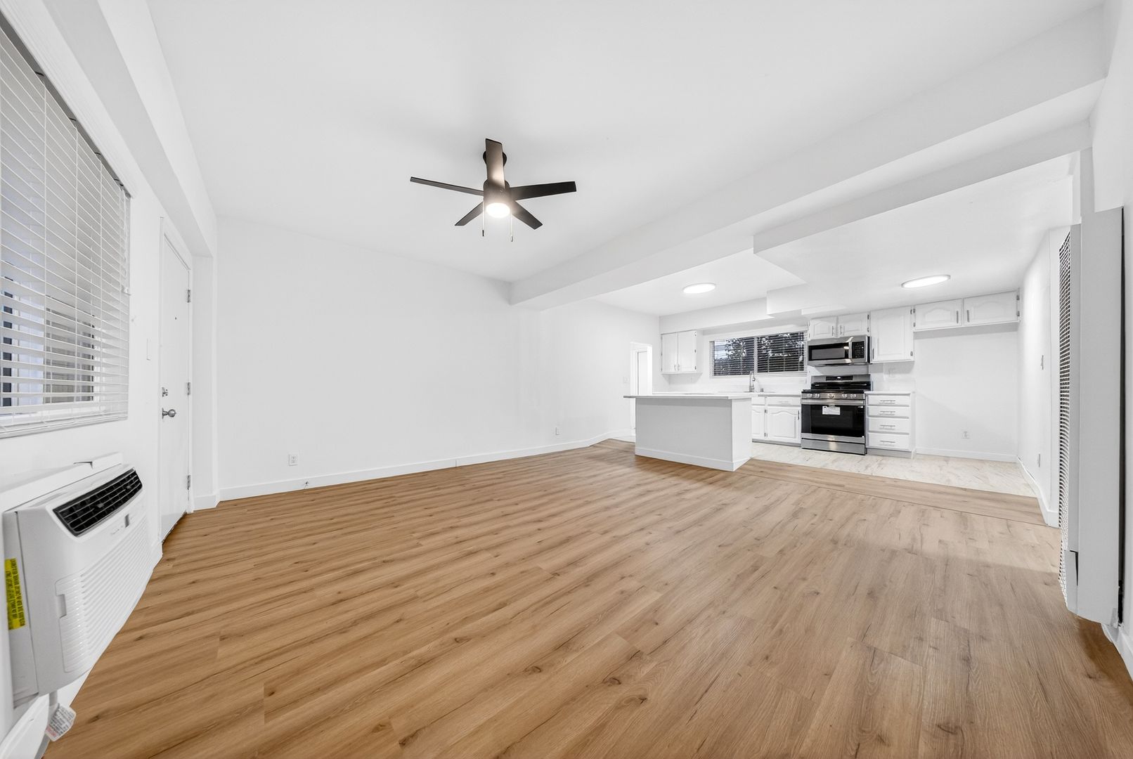 Los Angeles Apartment: 3042 Livonia Ave.