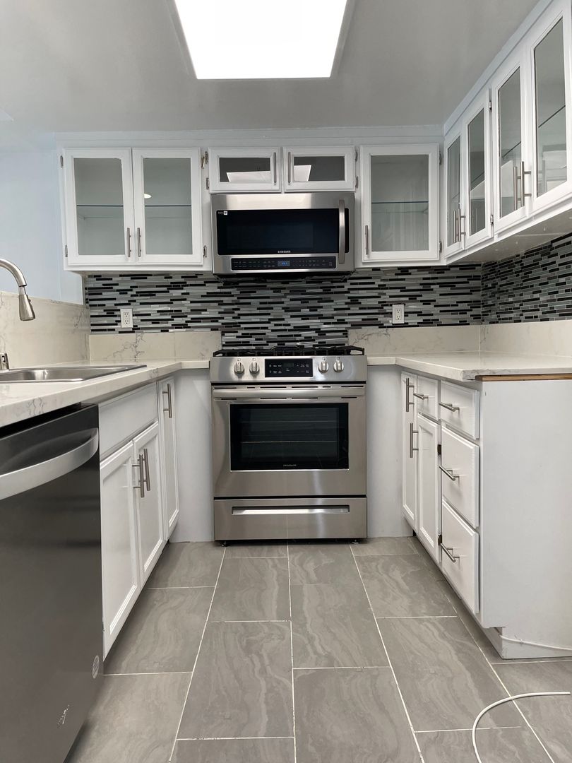 North Hollywood Apartment: 5317 Denny Ave.