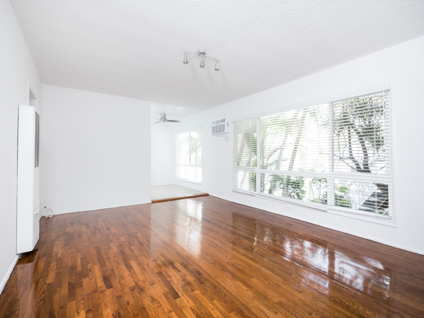 Los Angeles Apartment: 336 S.Alexandria Ave.