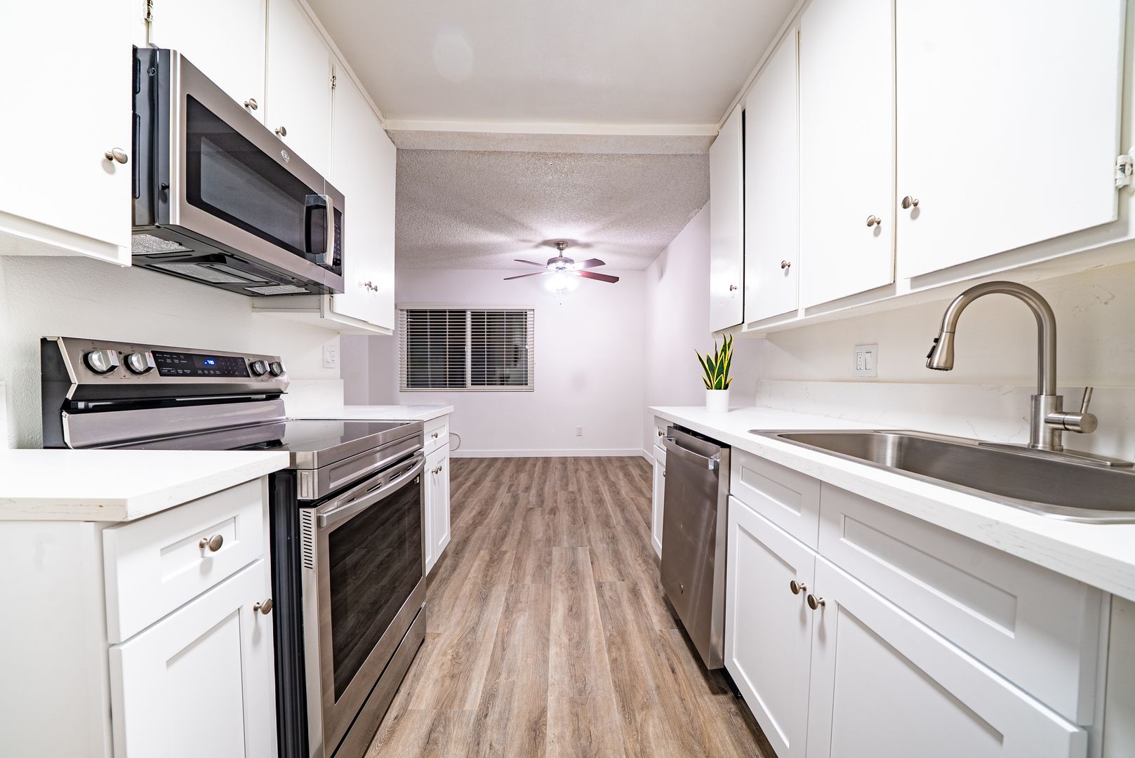 Winnetka Apartment: 20317 Saticoy St.