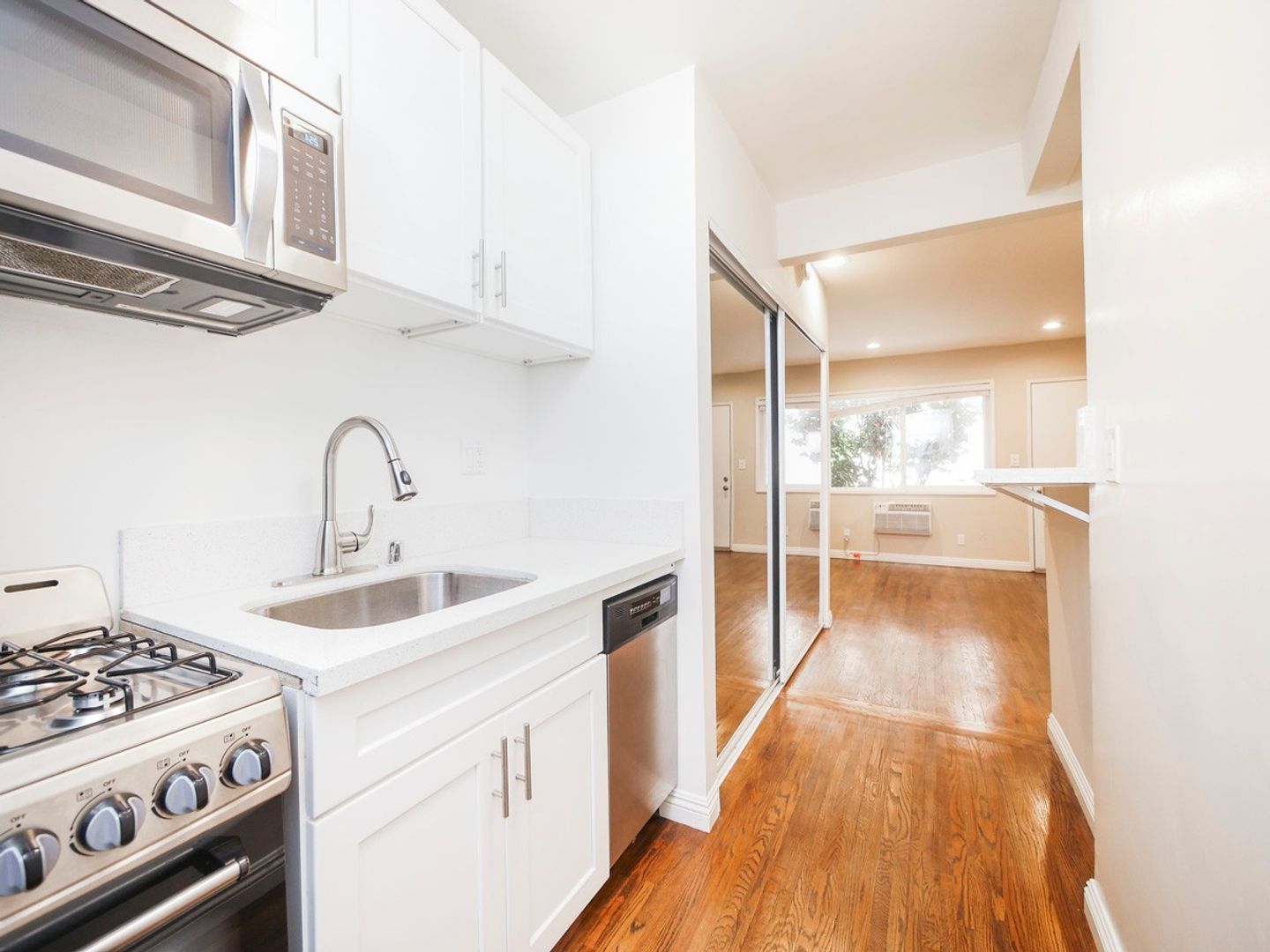 Los Angeles Apartment: 1215 Granville Ave.