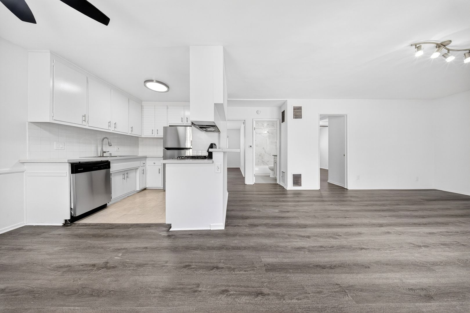 Sherman Oaks Apartment: 15114 Dickens Street