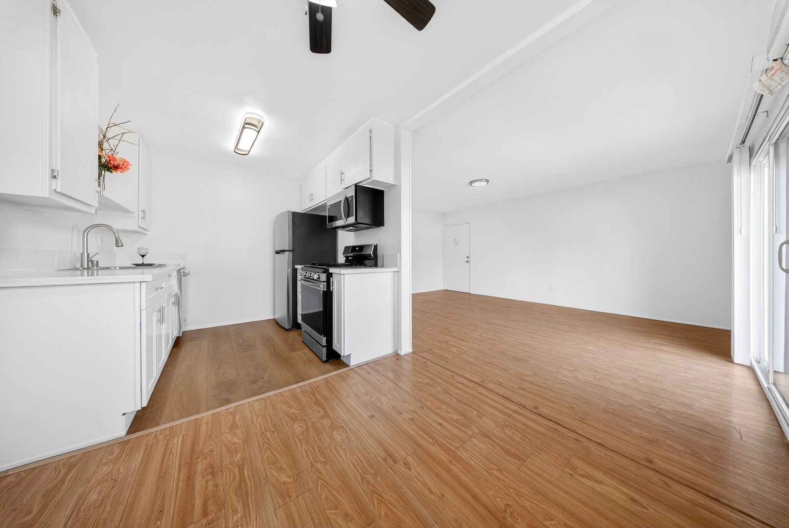 North Hollywood Apartment: 10736 Magnolia Blvd.