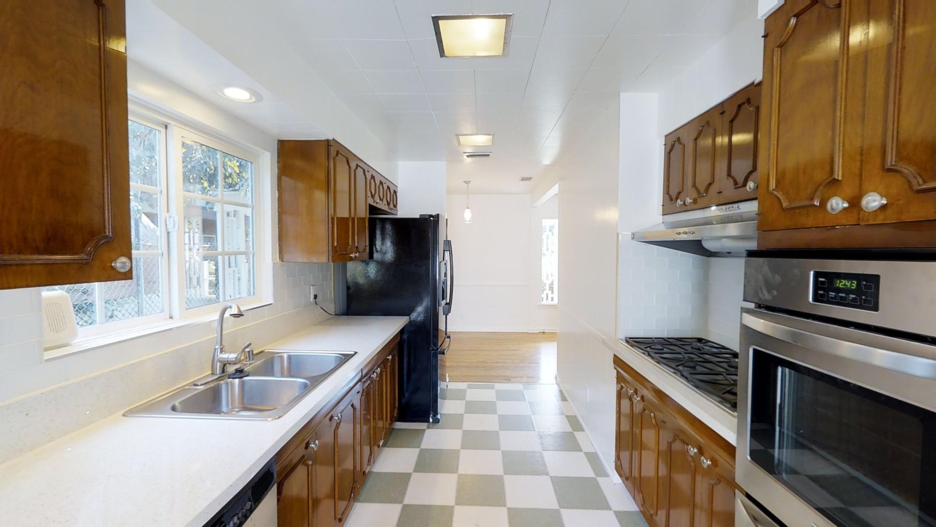 Los Angeles House: 3758 Tuller Avenue