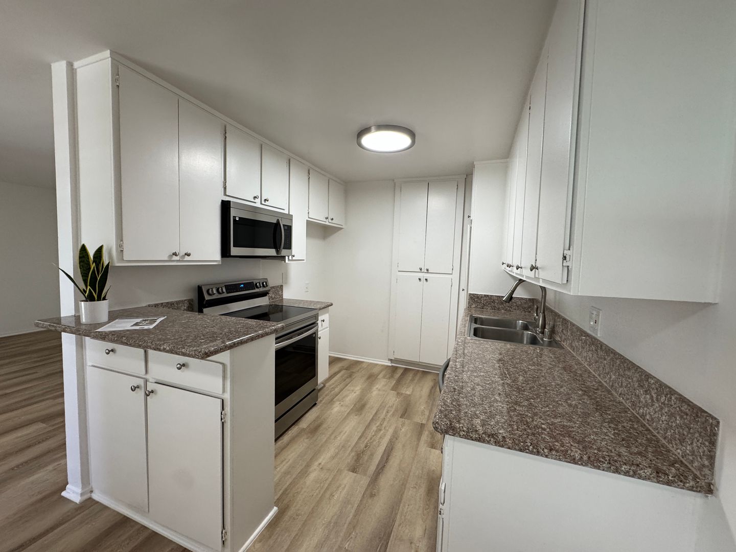 Winnetka Apartment: 20317 Saticoy St.