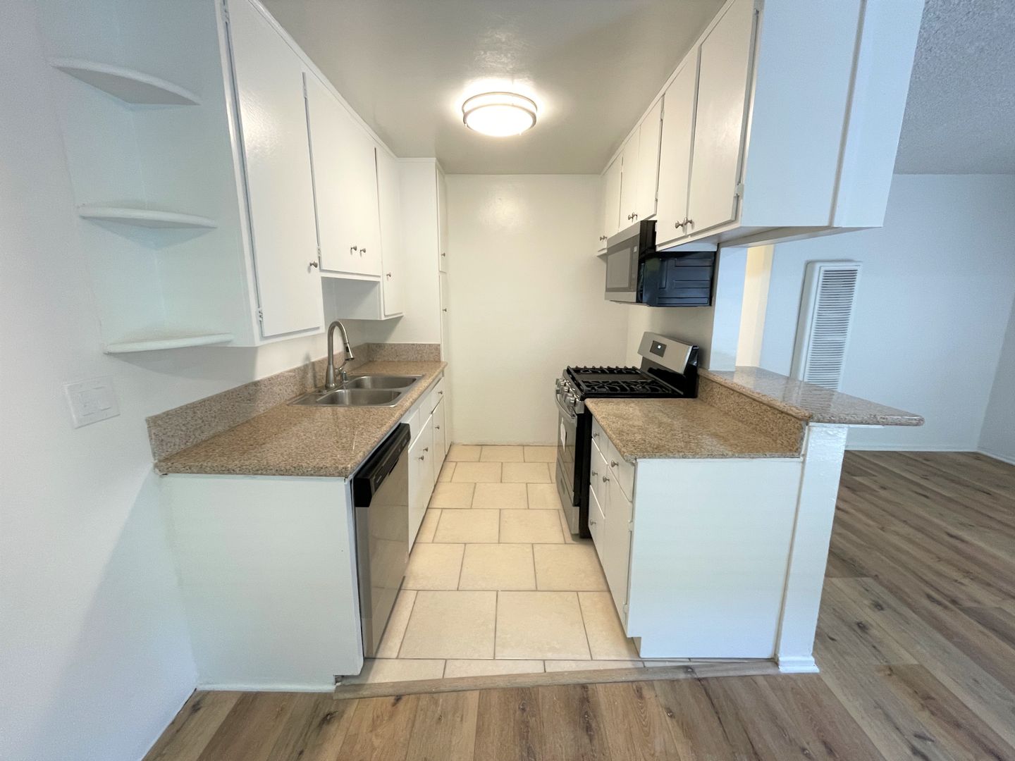 Los Angeles Apartment: 1825 Beloit Ave.