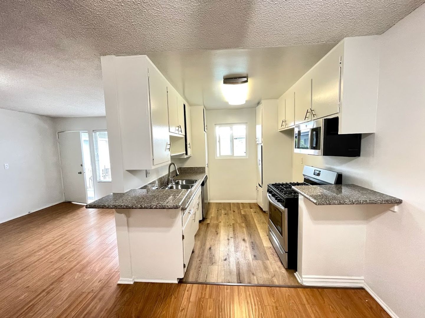 North Hollywood Apartment: 5715 Vineland Ave.