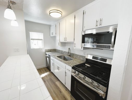 Bright Upper Studio in Prime NoHo w/ Pool & Fountain Courtyard!