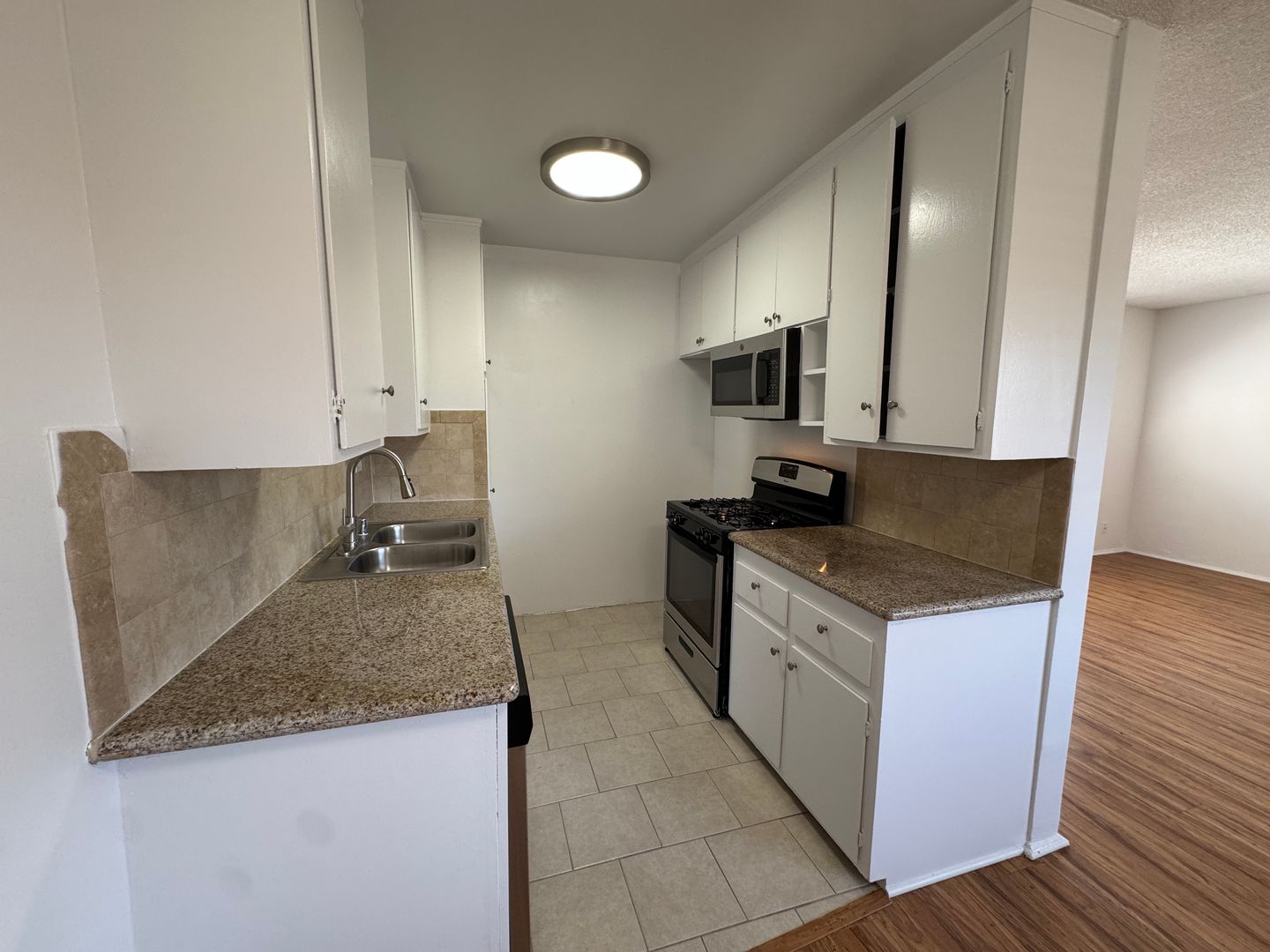 Los Angeles Apartment: 11865 Rochester Ave.