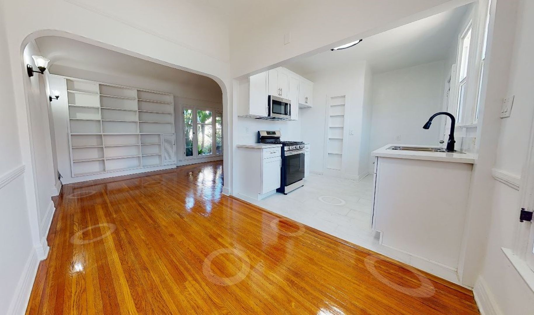 West Hollywood Apartment: 1002 Sweetzer Ave.