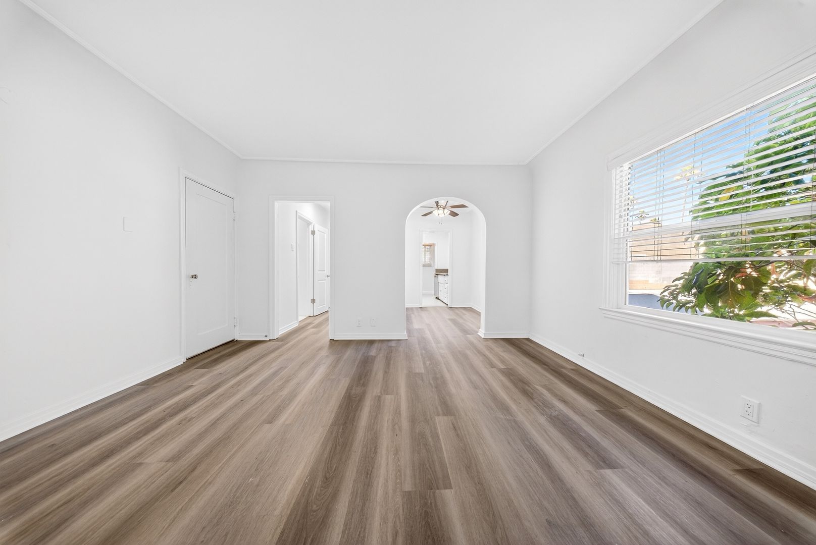 Los Angeles Apartment: 5225 Delongpre Ave.