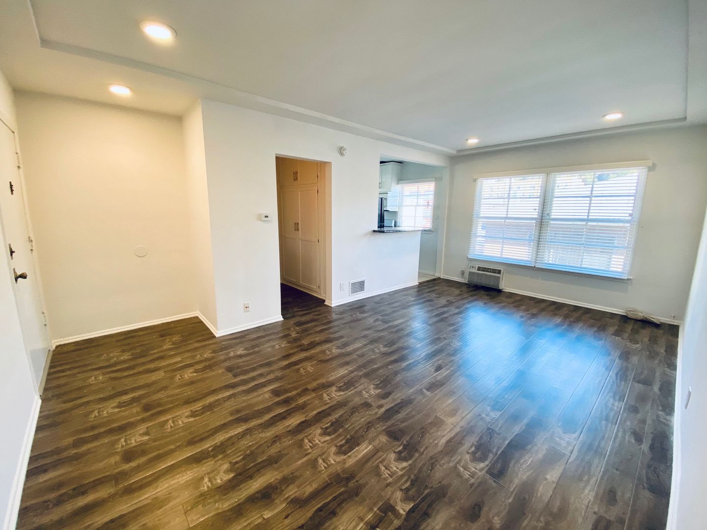Los Angeles Apartment: 1801 Garfield Place