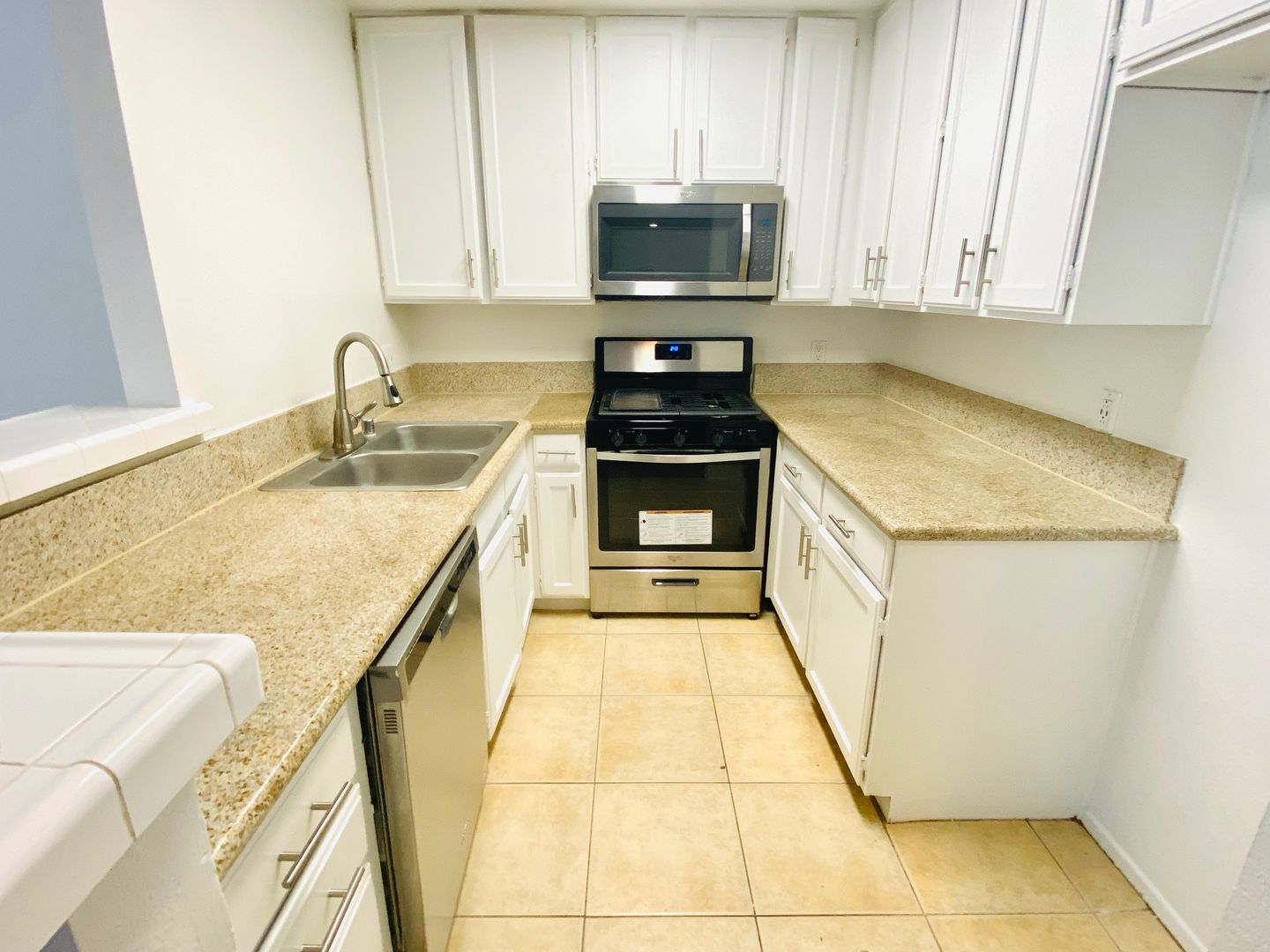 Los Angeles Apartment: 3042 Livonia Ave.