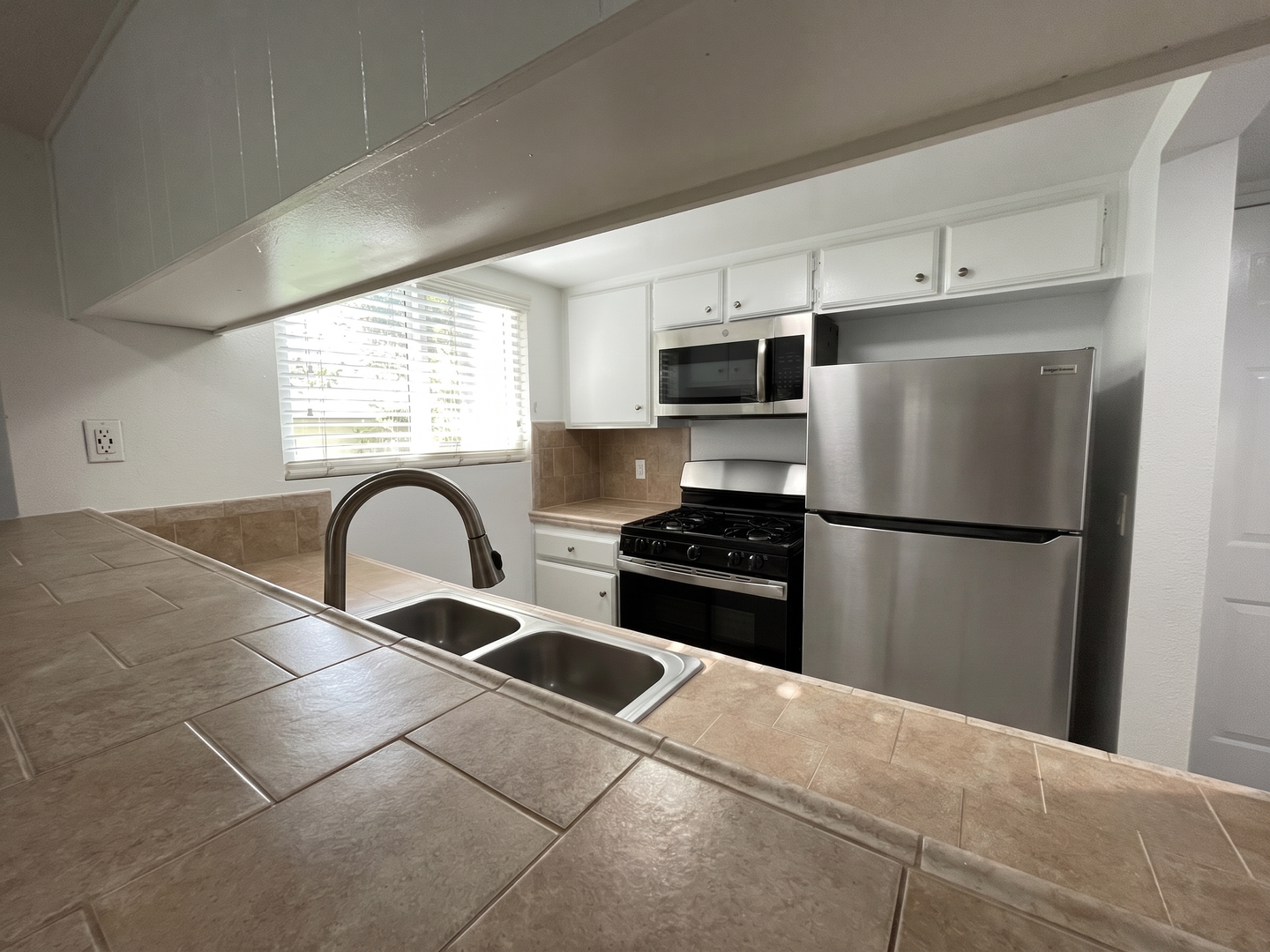 Pasadena Apartment: 400-420 N. Oakland Ave.