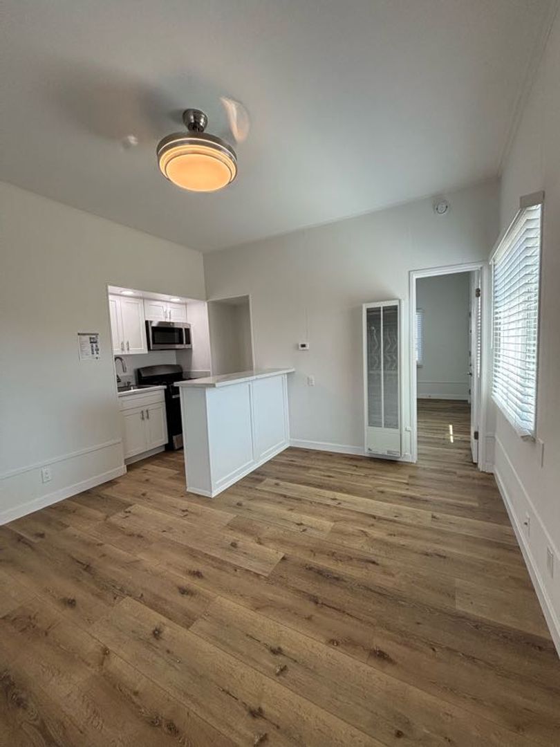 Oxnard Apartment: 1600 W. 5th St.