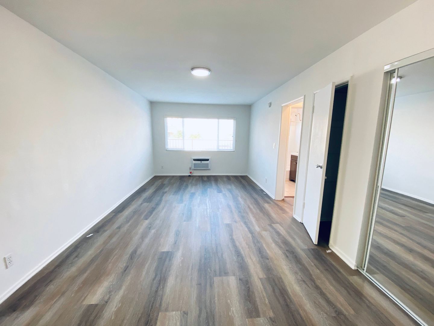 North Hollywood Apartment: 5725-5729 Vineland Avenue