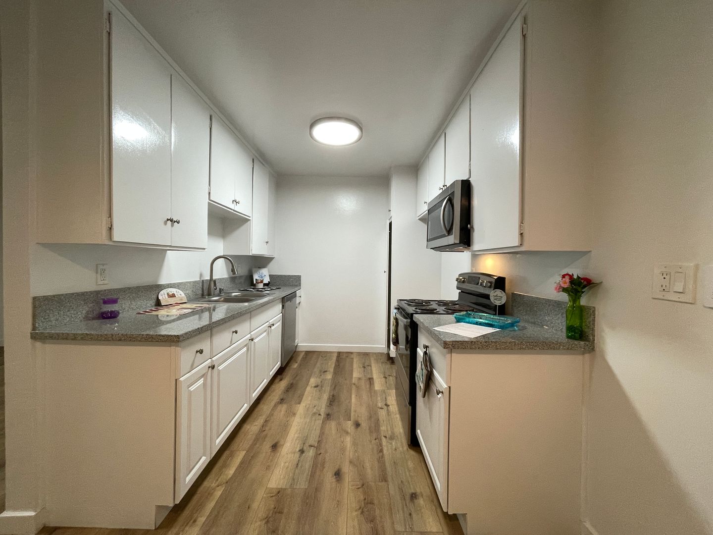 Winnetka Apartment: 20353 Saticoy St.