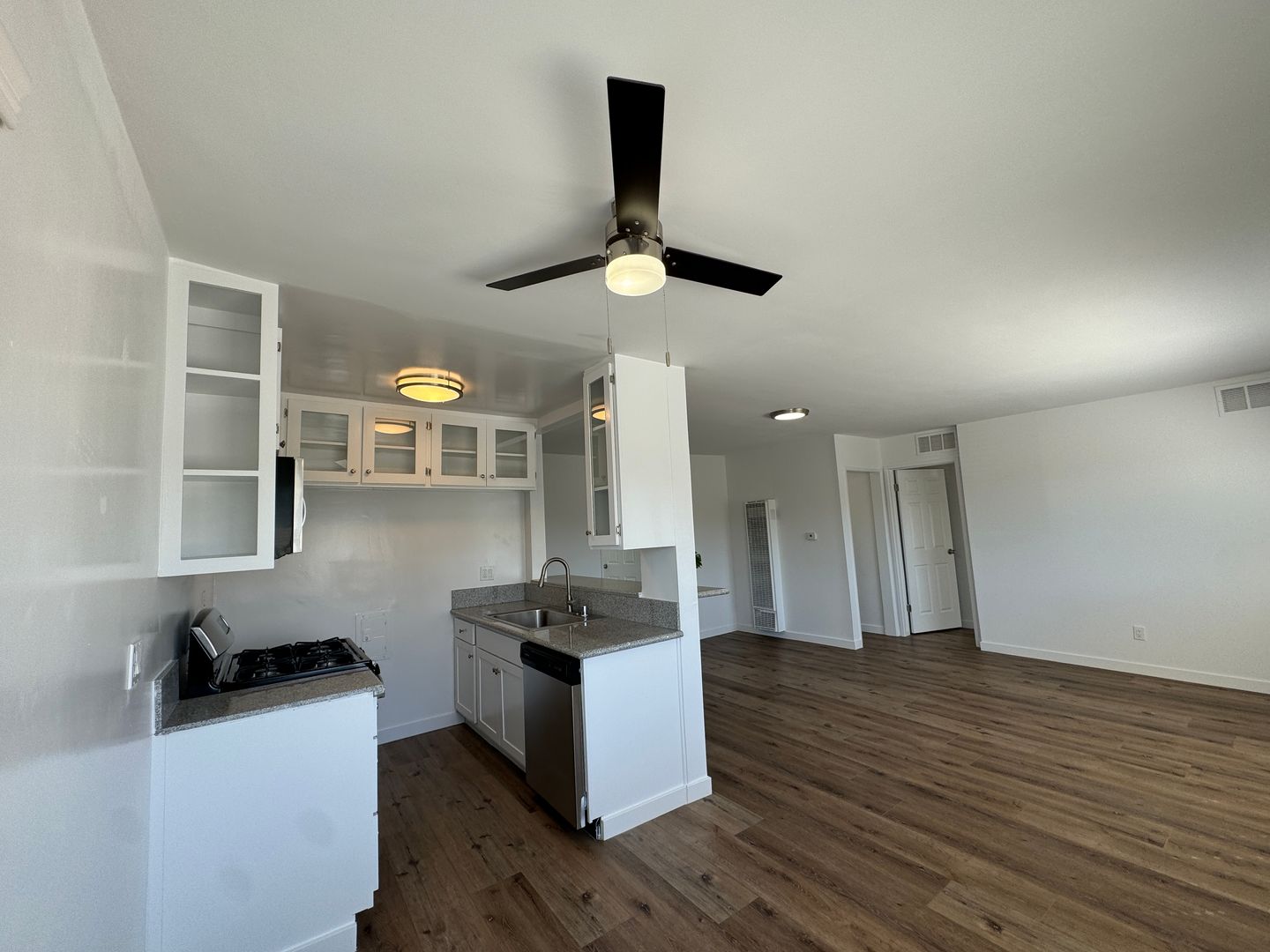 Sherman Oaks Apartment: 14220 Burbank Blvd.