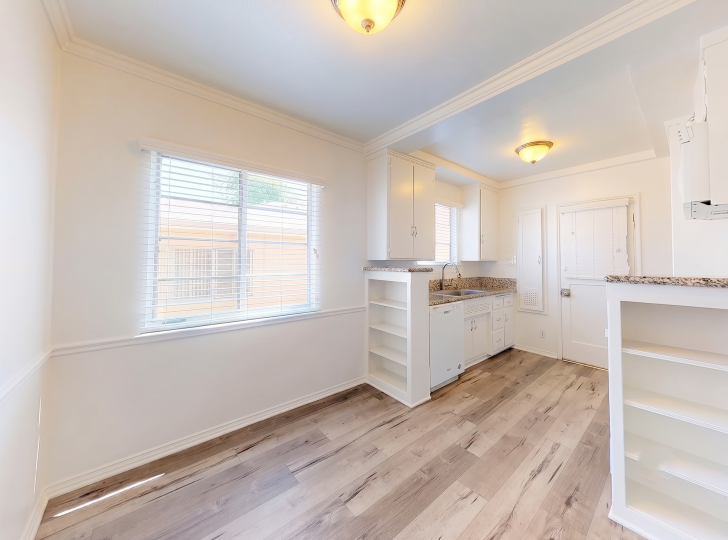 Los Angeles Apartment: 1136-1160 El Centro Ave.