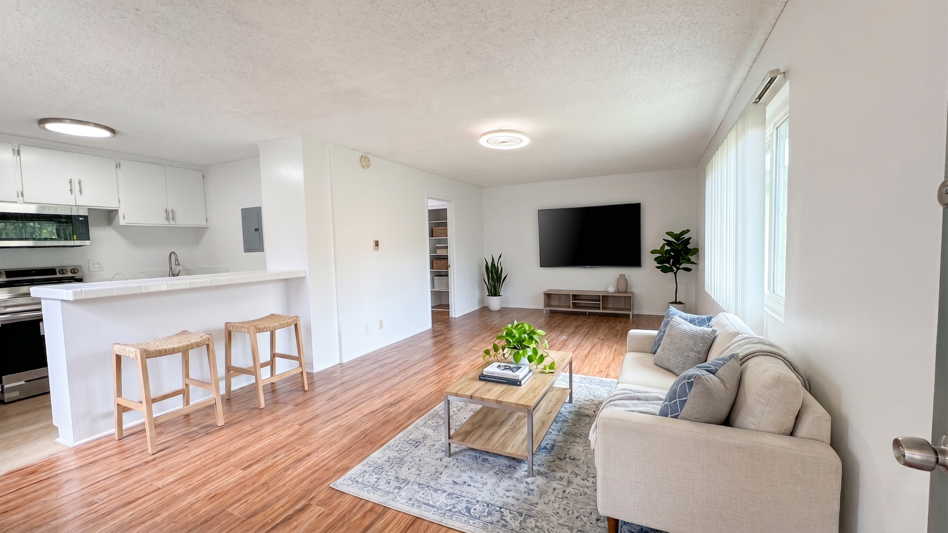 Winnetka Apartment: 20353 Saticoy St.