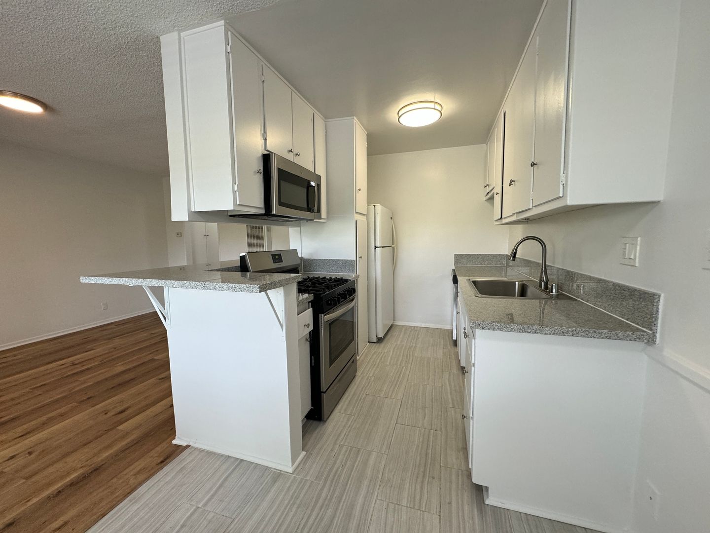 Los Angeles Apartment: 11330 Ohio Ave.