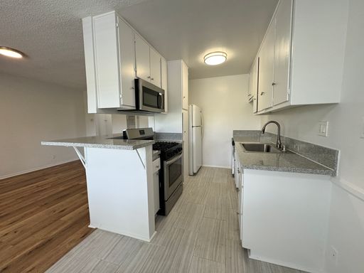 West LA | Dual A/C & Granite Breakfast Bar | Marble-Tiled Bath w/ LED Mirror | Near UCLA & Century City – photo 1