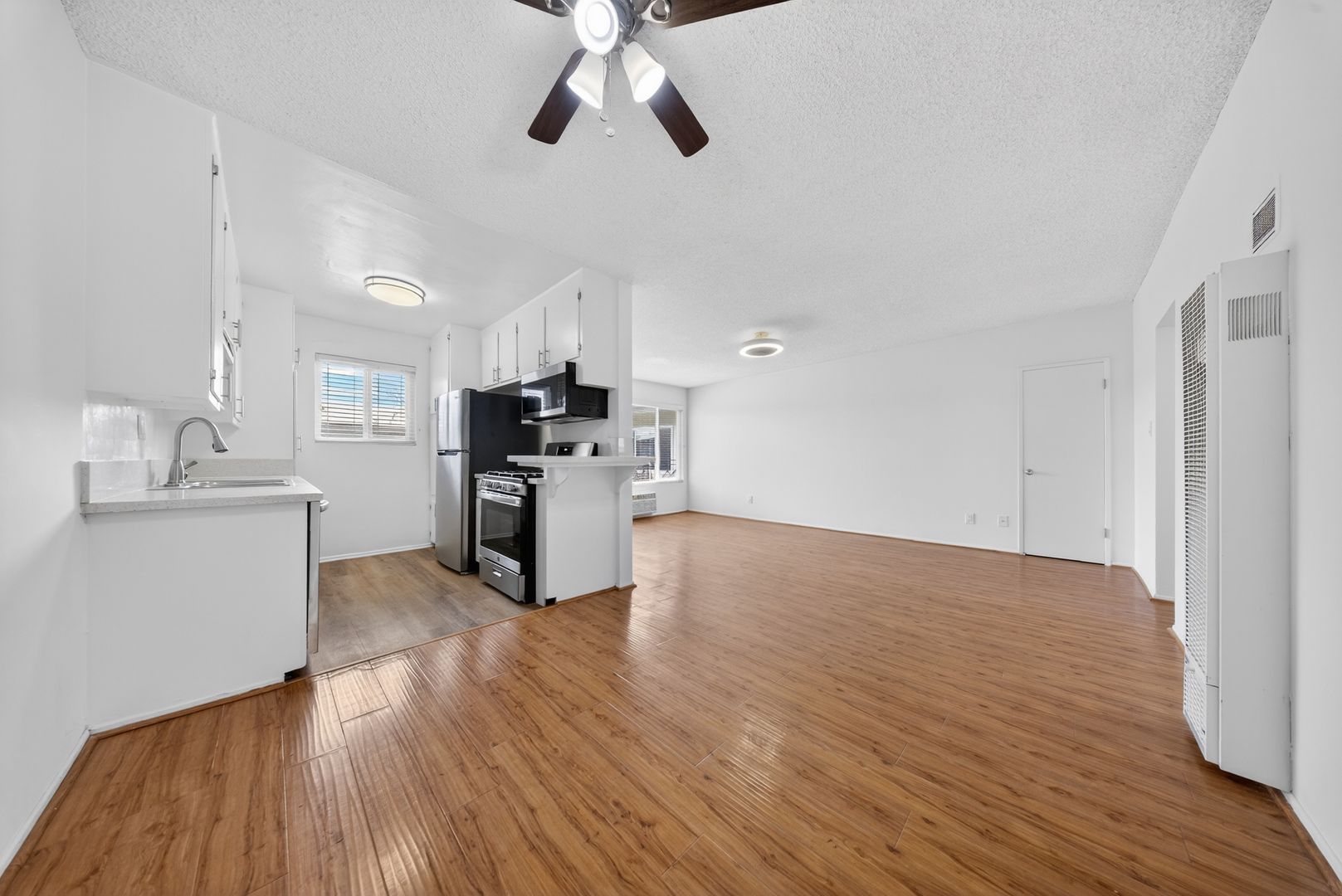 North Hollywood Apartment: 5715 Vineland Ave.