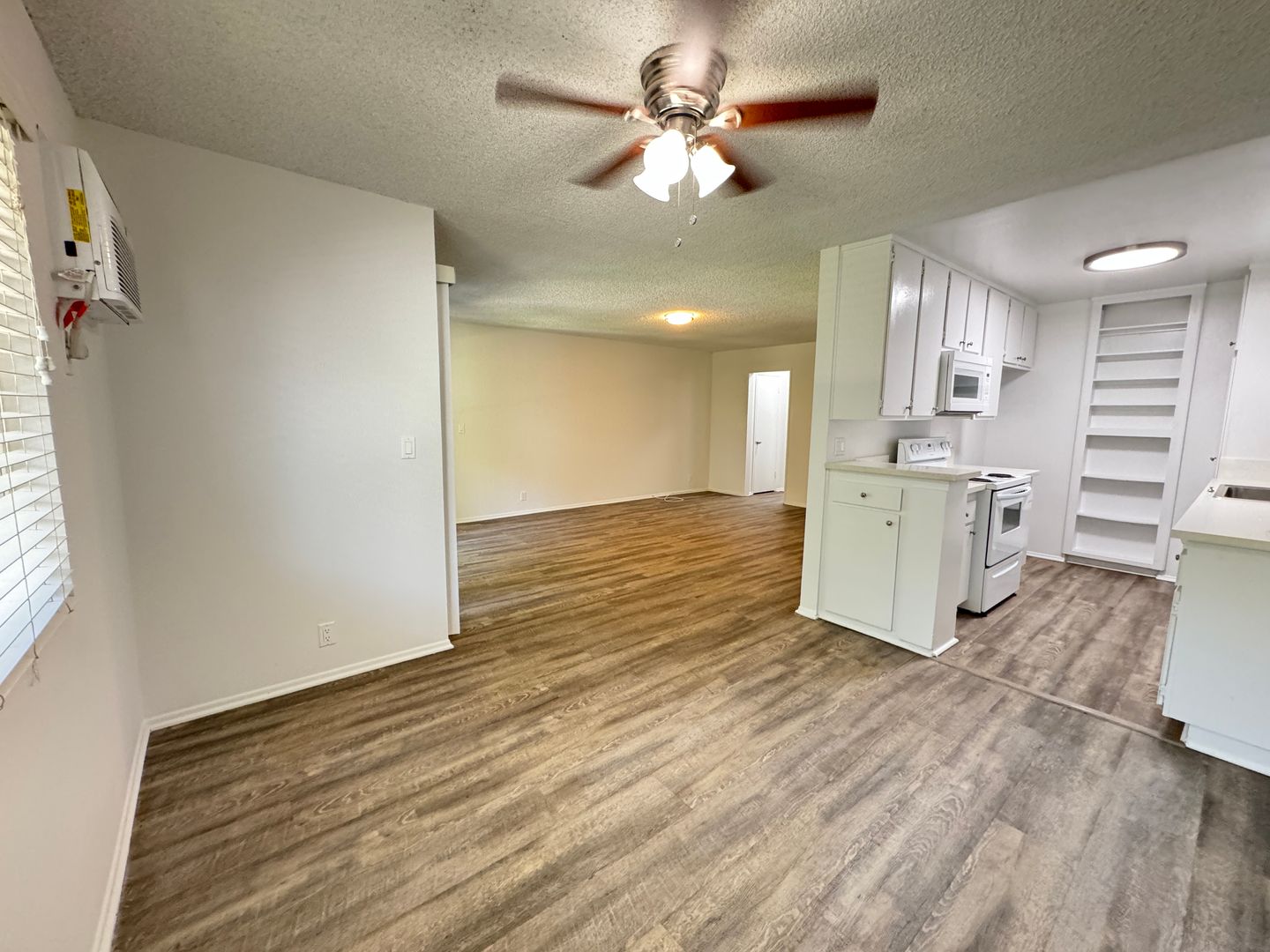 Winnetka Apartment: 20317 Saticoy St.