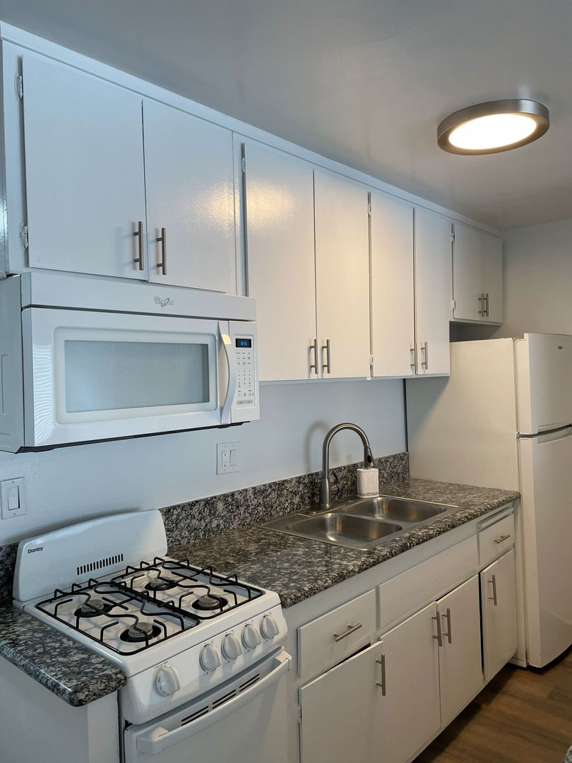 Los Angeles Apartment: 1645 N. Winona Blvd.