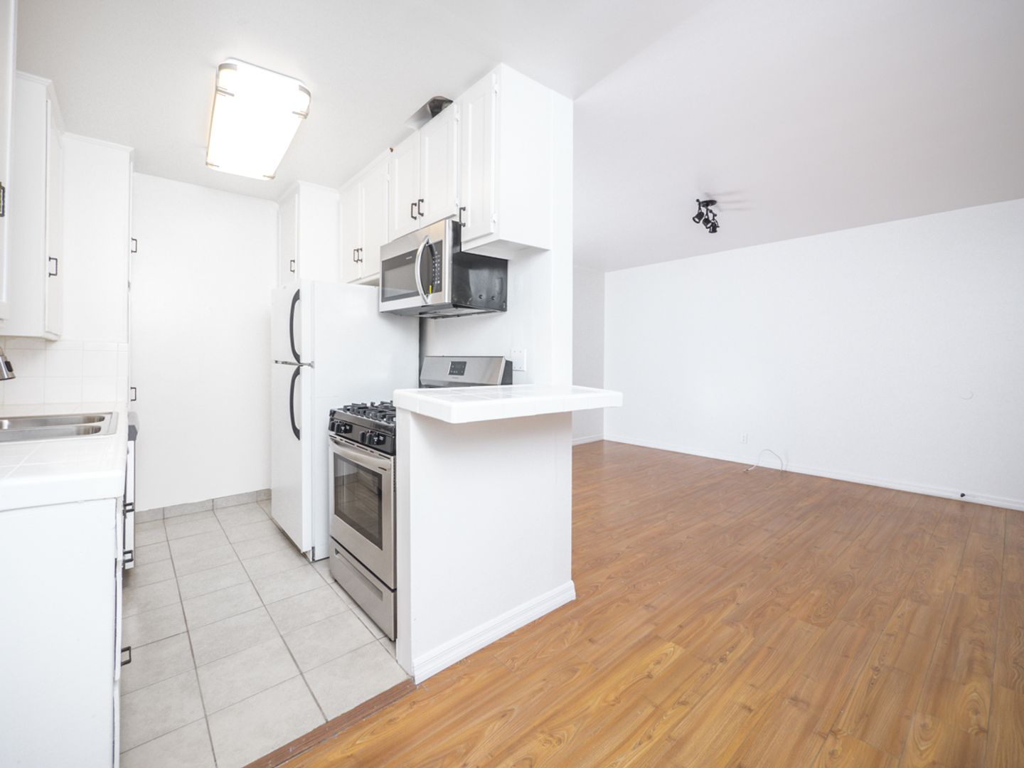 Los Angeles Apartment: 7459 Hollywood Blvd.