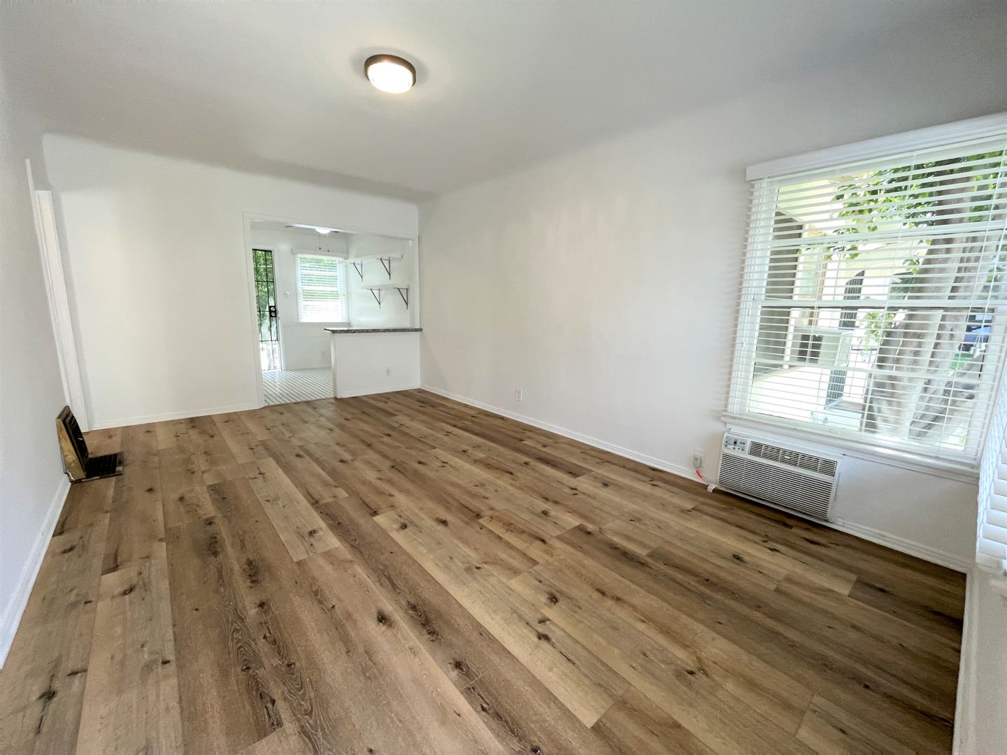 Sherman Oaks Apartment: 14443-14445¼ Dickens St.