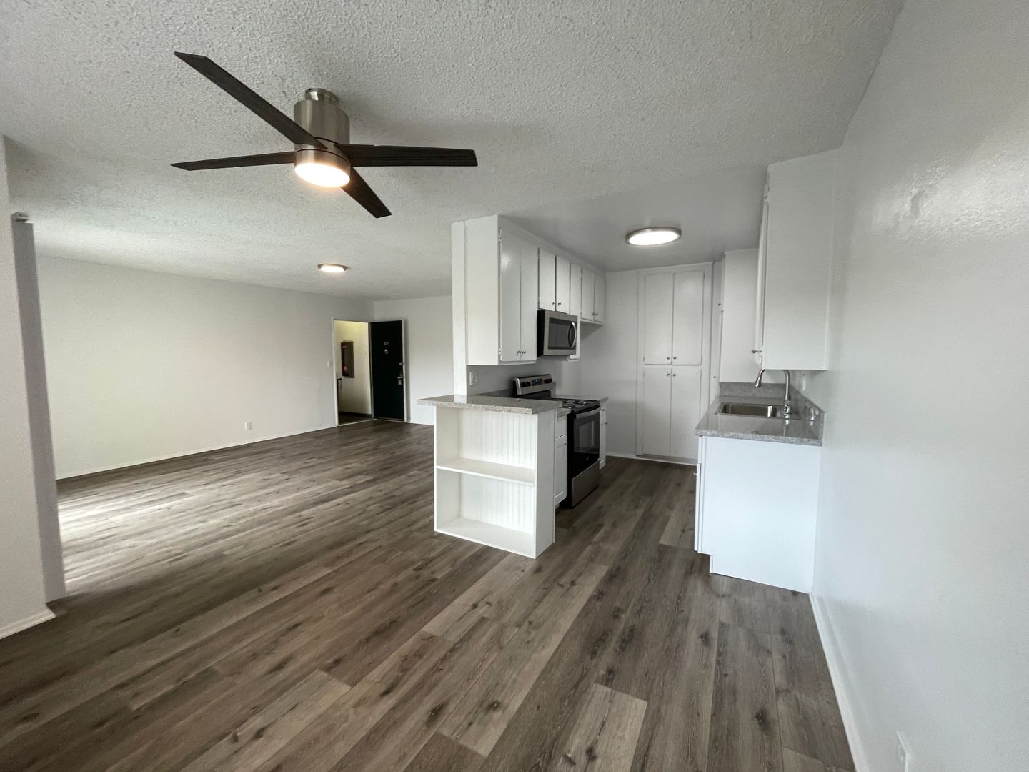 Winnetka Apartment: 20317 Saticoy St.
