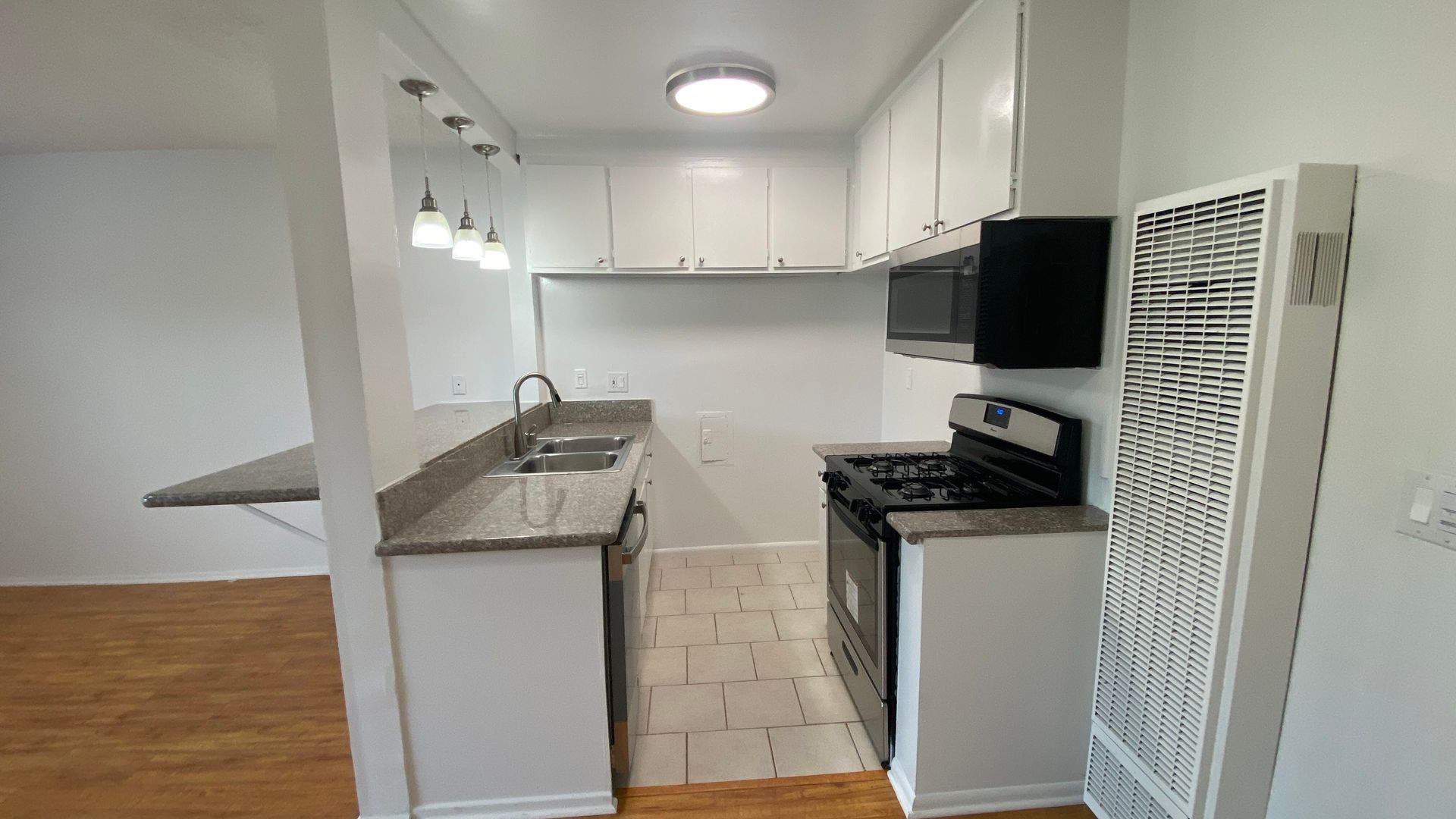 Sherman Oaks Apartment: 14220 Burbank Blvd.