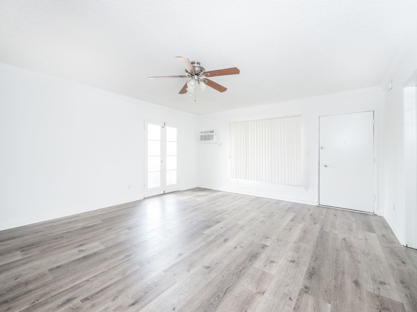 Canoga Park Apartment: 21736 Roscoe Blvd.