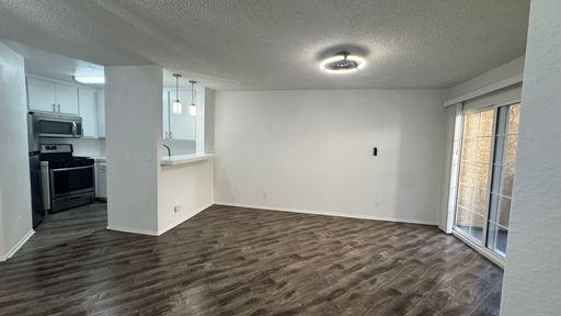 Spacious 1BR in NoHo Arts District w/ Balcony, Pool, Jacuzzi & Central A/C! – photo 1