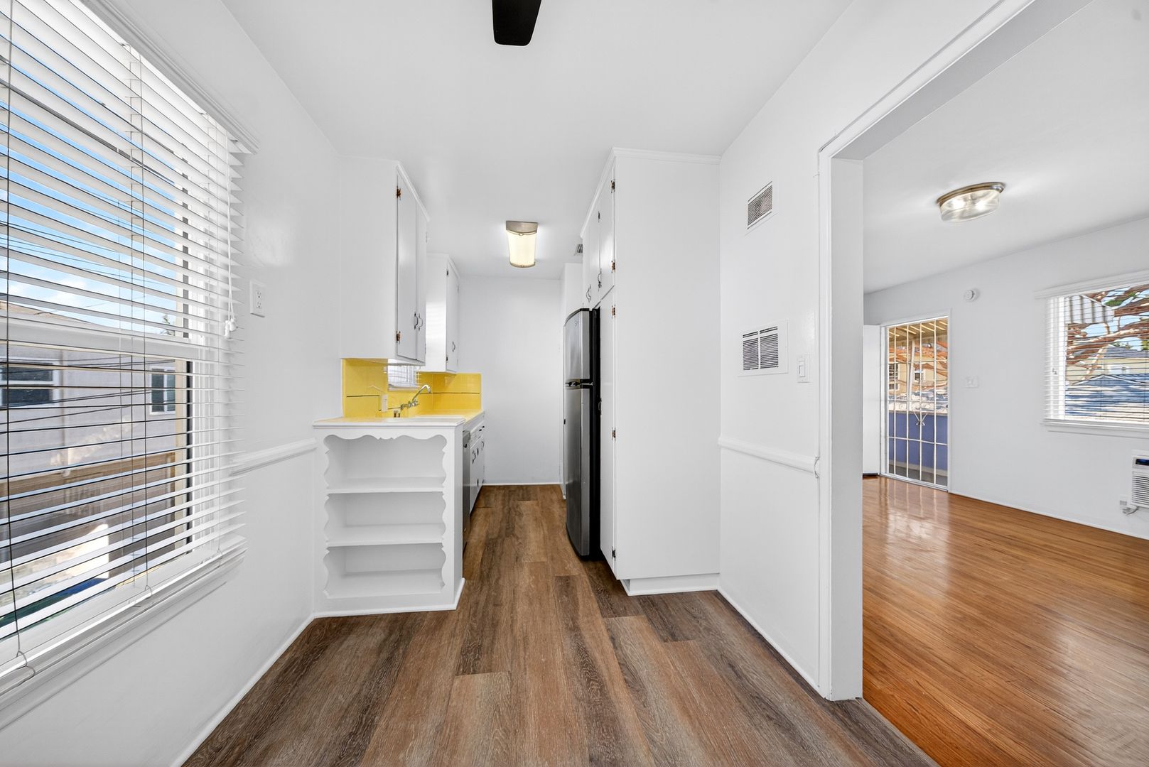 Santa Monica Apartment: 2010-2016 Ocean Park Blvd.