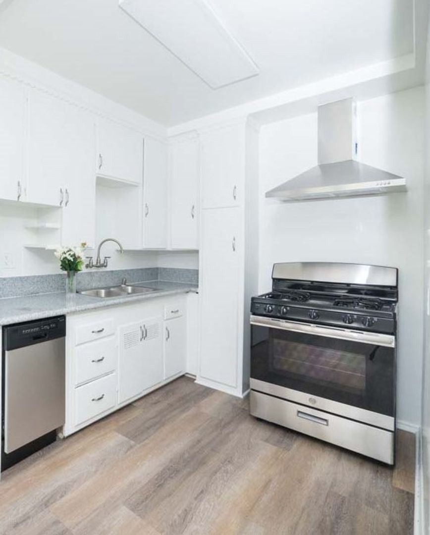 Los Angeles Apartment: 820 S. Serrano Ave.