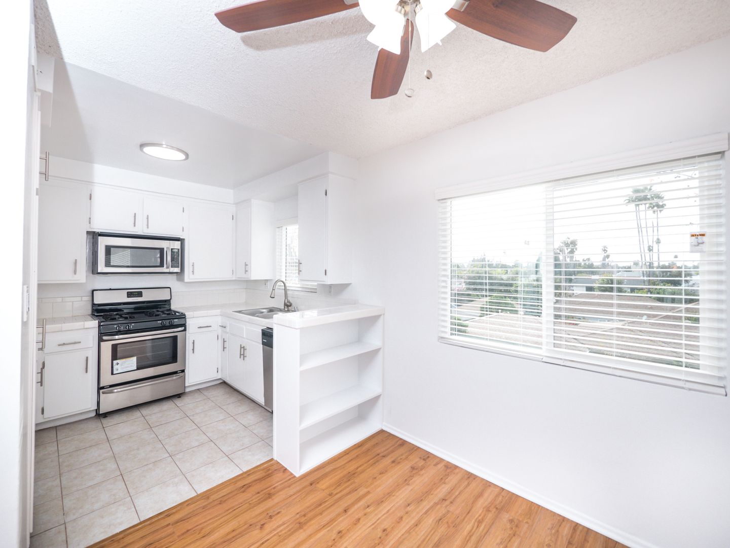 Sherman Oaks Apartment: 13860 Burbank Blvd.