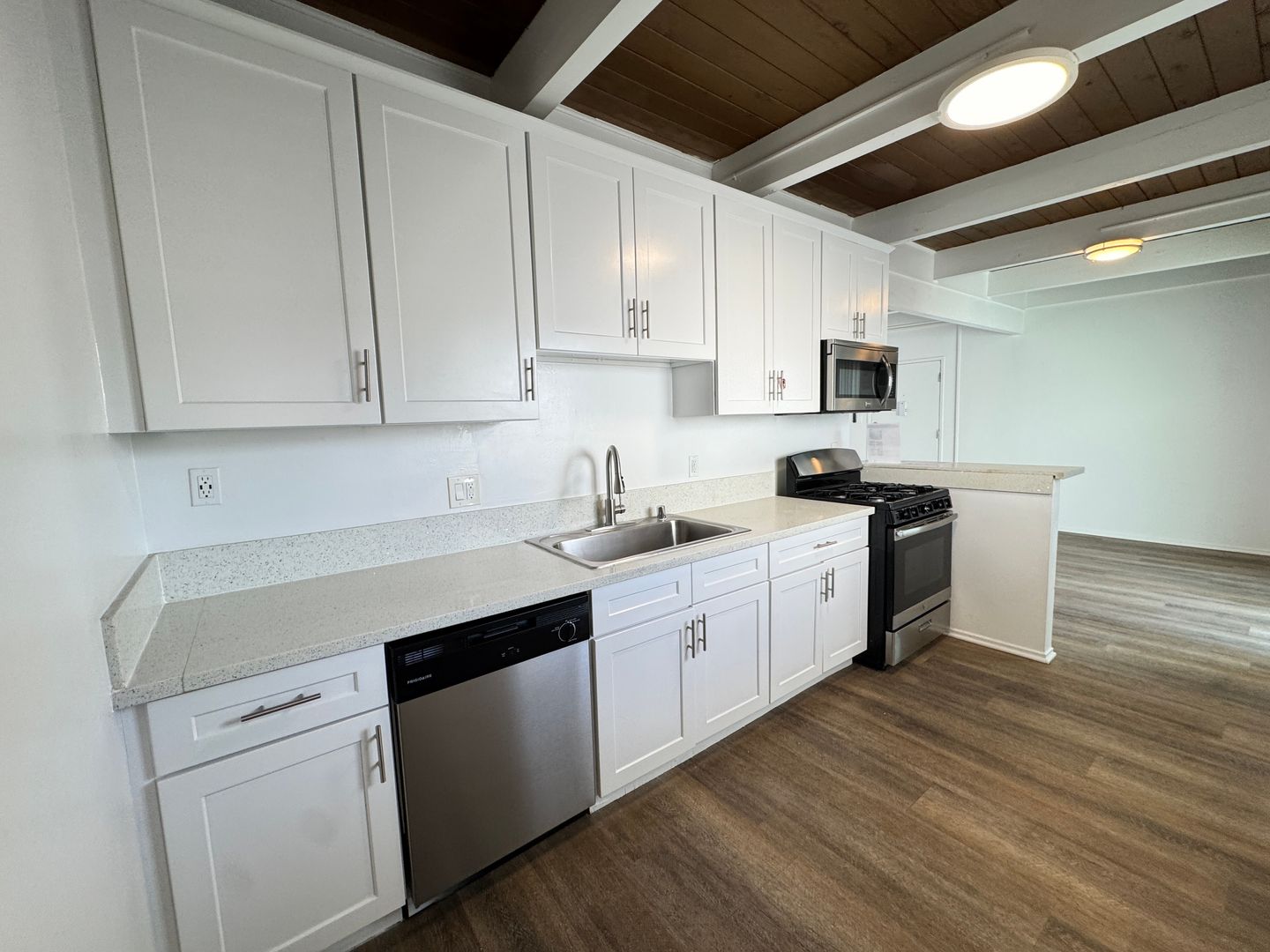 Van Nuys Apartment: 14410 Valerio St.