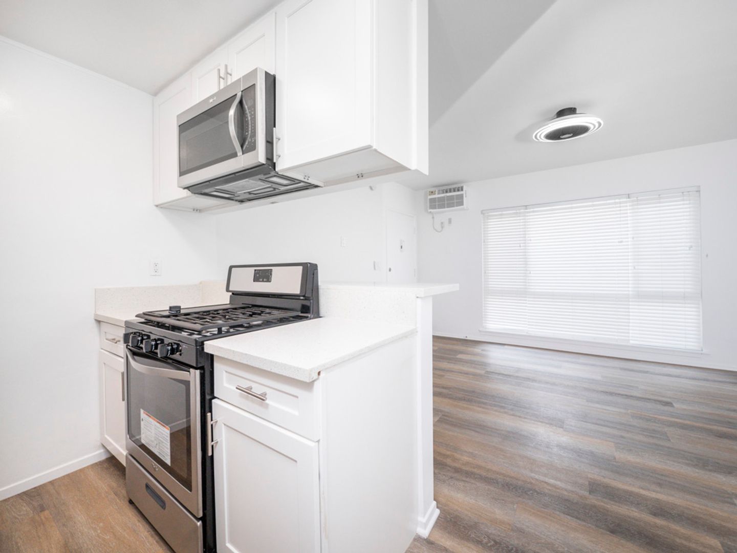 Los Angeles Apartment: 2469 S. Robertson Blvd.