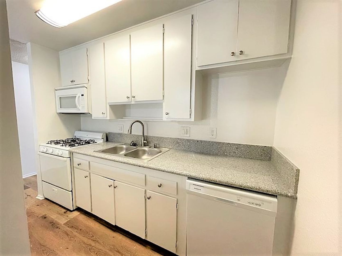 North Hollywood Apartment: 6736 Cleon Ave.