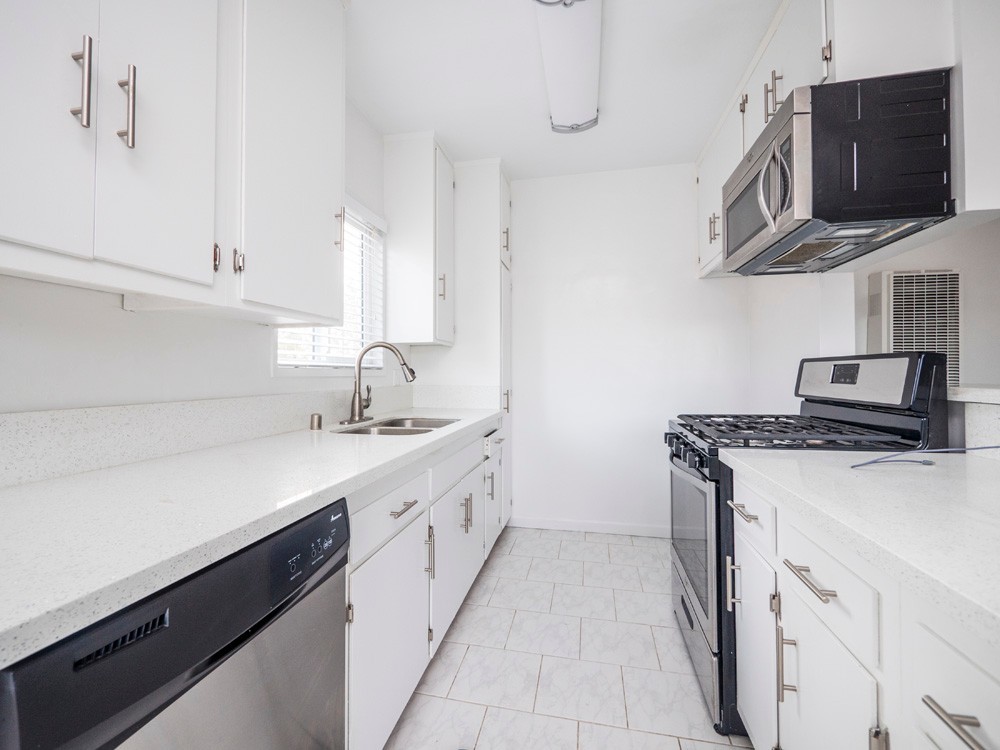 Santa Monica Apartment: 1848 12th St.