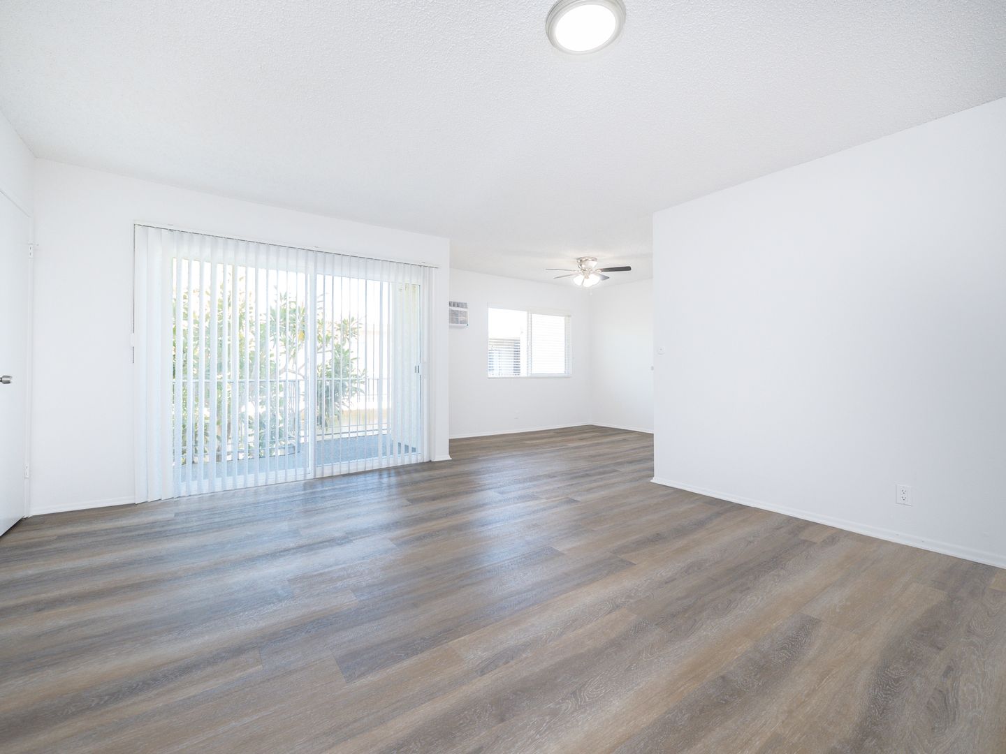 Winnetka Apartment: 20317 Saticoy St.