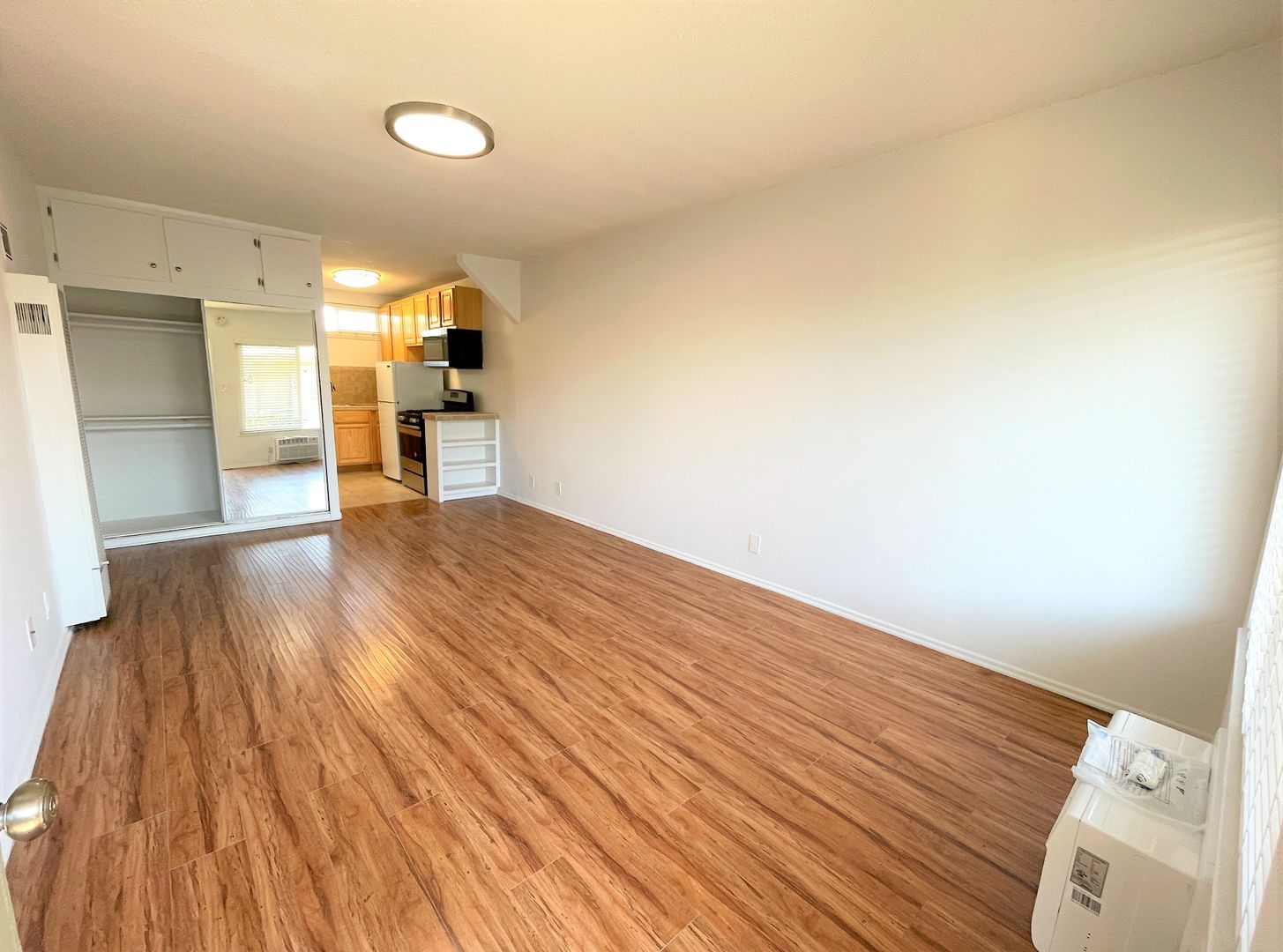 Santa Monica Apartment: 1412 W. 17th St.