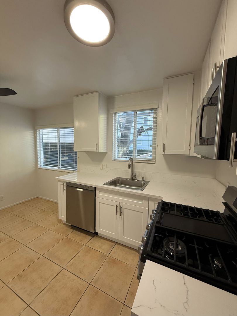 Los Angeles Apartment: 3042 Livonia Ave.