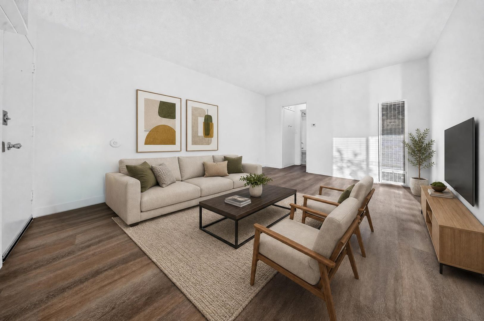 Los Angeles Apartment: 1420 Seward St.