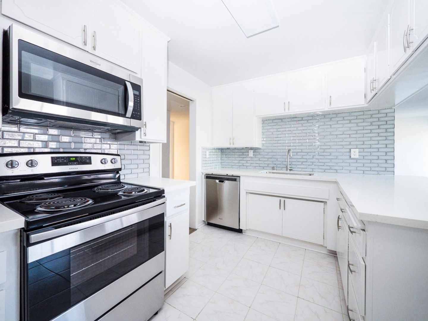 Los Angeles Apartment: 1641 Veteran Ave.