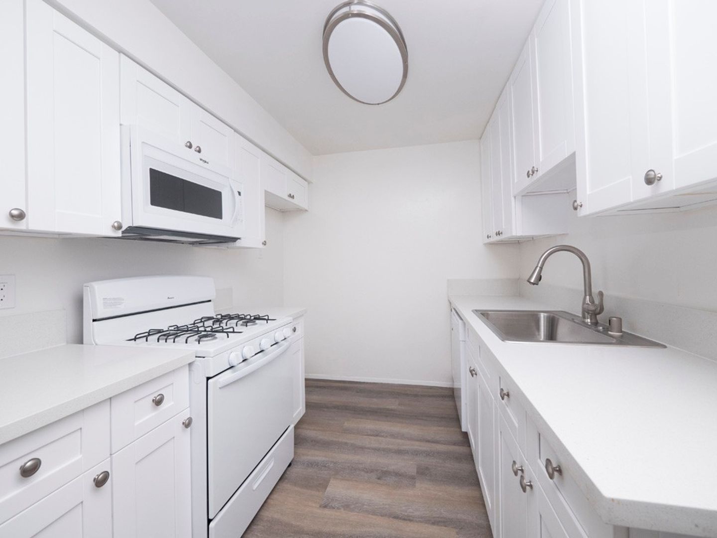 Canoga Park Apartment: 20951 Roscoe Blvd.